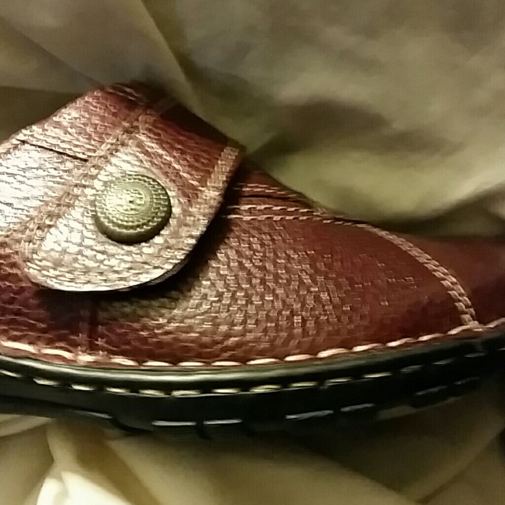 Shoes - Picture 2 of 7